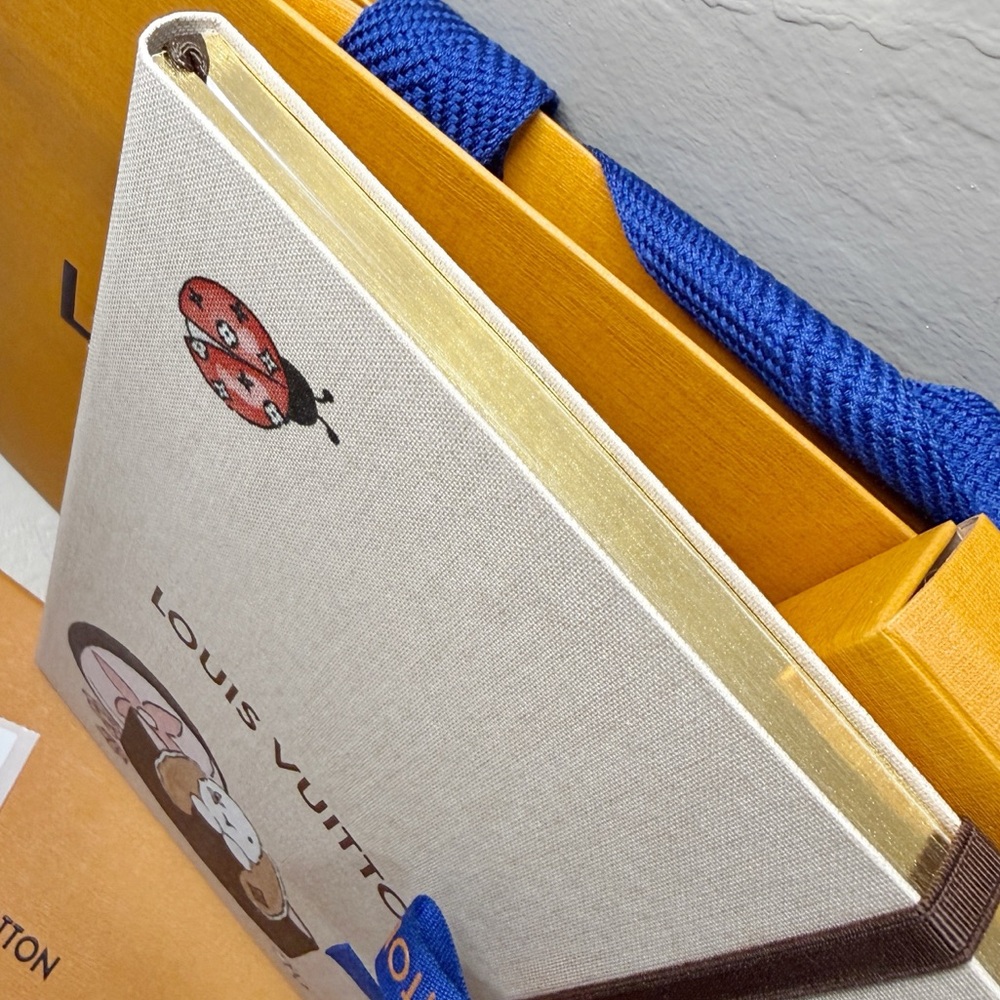 Authentic Louis Vuitton Limited Edition Bunny Notebook with Stickers Full set - Picture 4 of 15